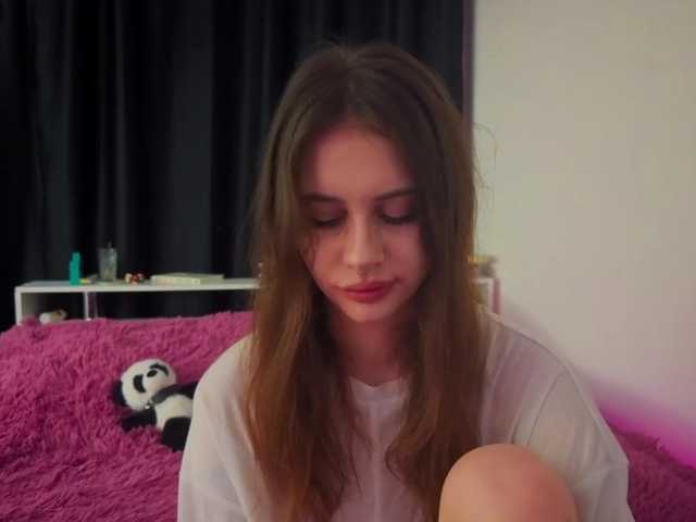 kissnotilt — live female cam