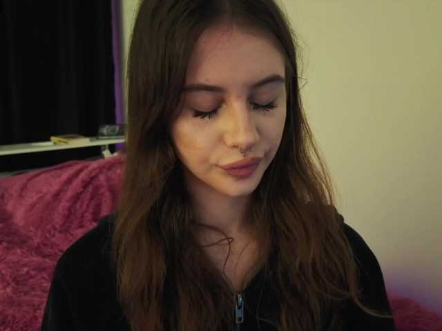 kissnotilt live cam preview