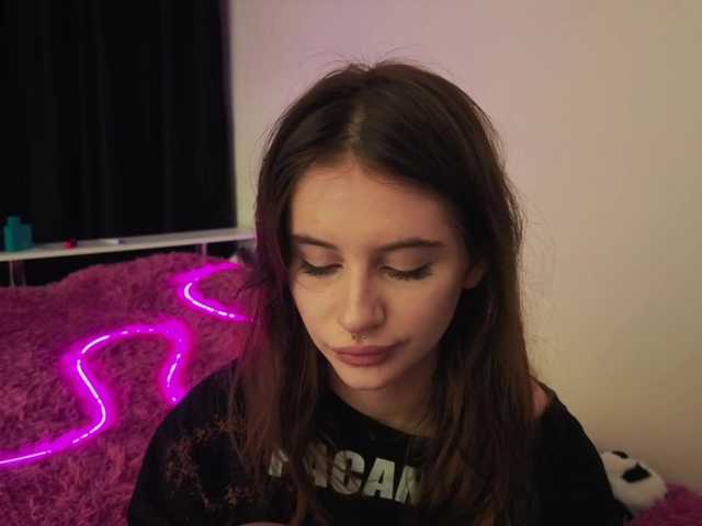 kissnotilt live cam preview