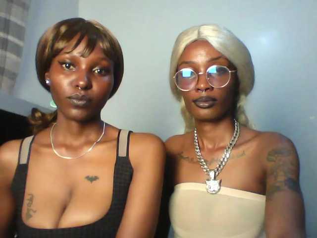 Maleena40's BongaCams show and profile