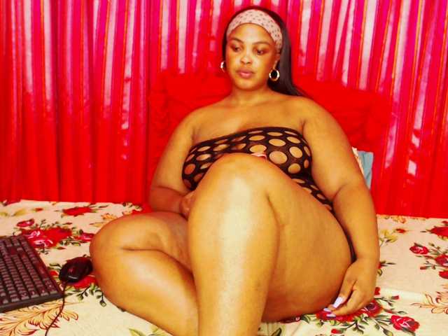 DivineBootyxxx's BongaCams show and profile