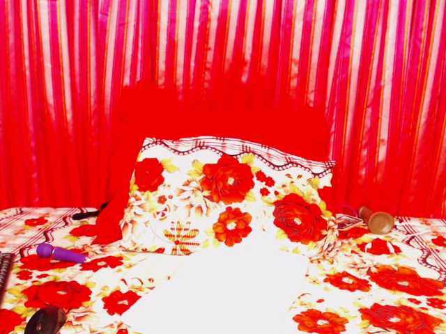 DivineBootyxxx live cam on BongaCams