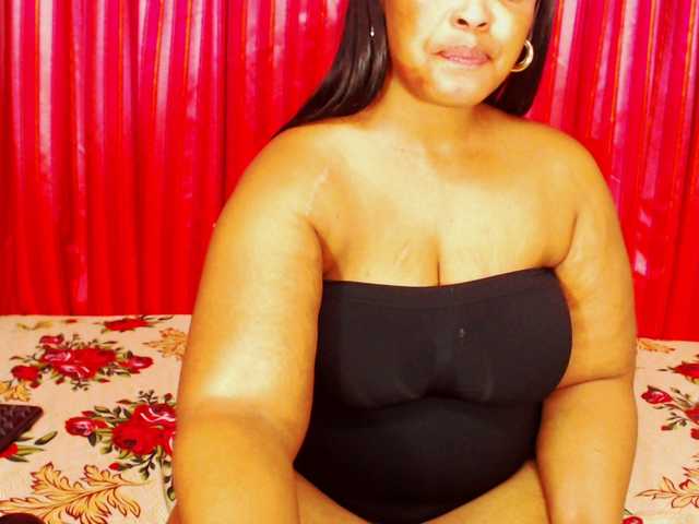 DivineBootyxxx's BongaCams show and profile