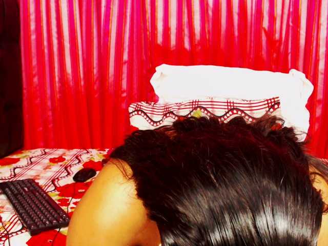 DivineBootyxxx live cam on BongaCams