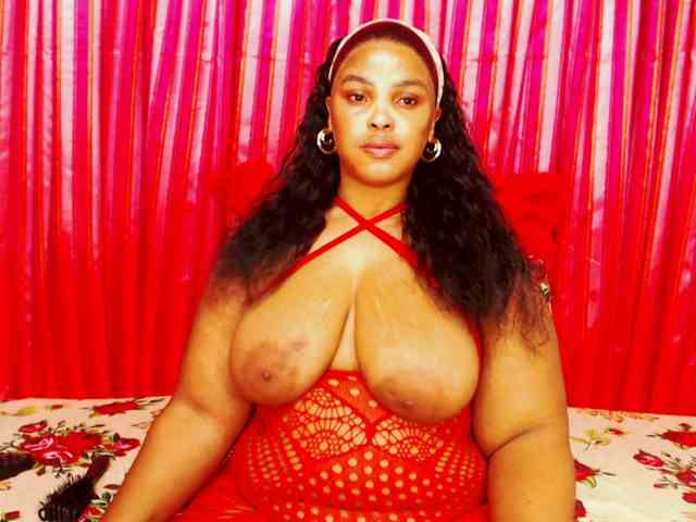 DivineBootyxxx webcam