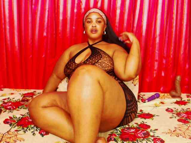 DivineBootyxxx webcam