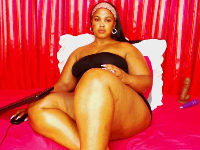 DivineBootyxxx webcam