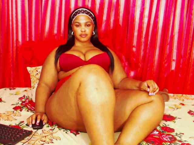 DivineBootyxxx webcam
