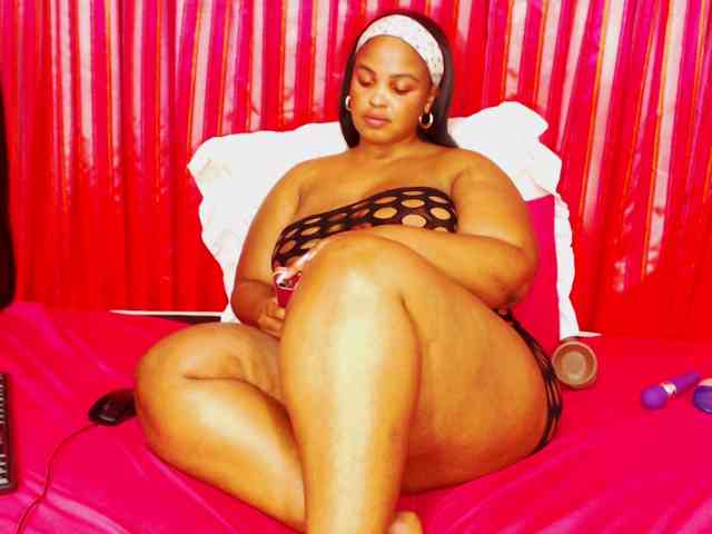 DivineBootyxxx webcam