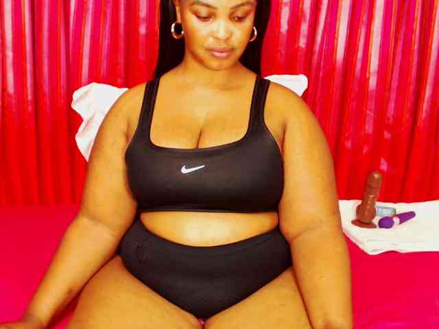 DivineBootyxxx webcam