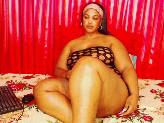 DivineBootyxxx webcam