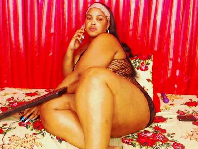 DivineBootyxxx webcam