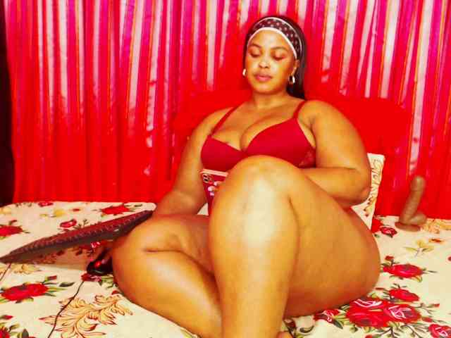 DivineBootyxxx webcam