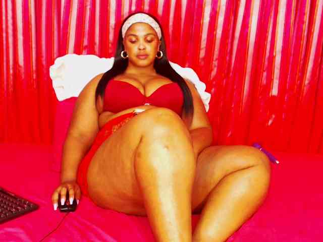 DivineBootyxxx webcam