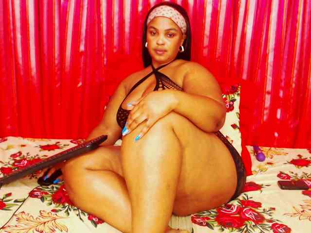 DivineBootyxxx webcam