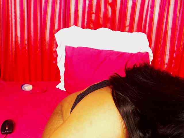 DivineBootyxxx webcam