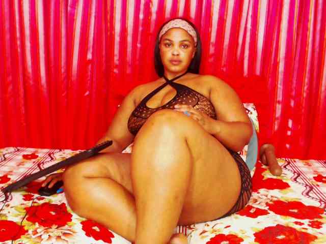 DivineBootyxxx webcam