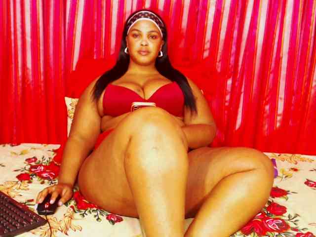 DivineBootyxxx webcam