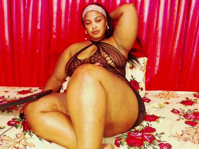 DivineBootyxxx webcam