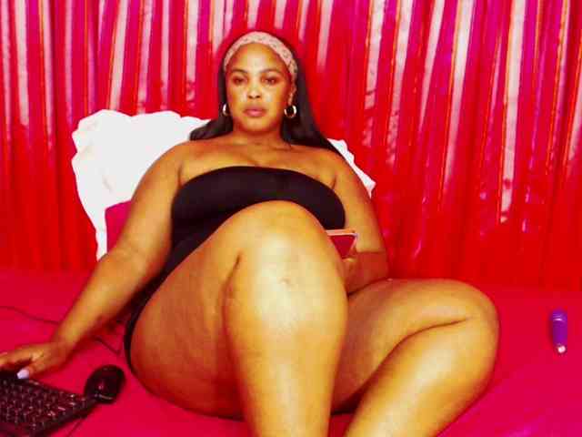 DivineBootyxxx webcam