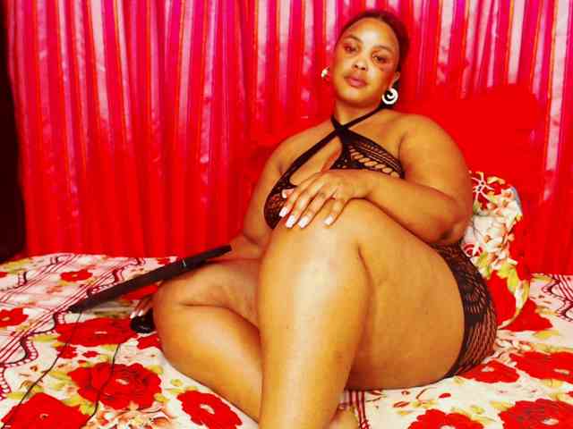 DivineBootyxxx webcam