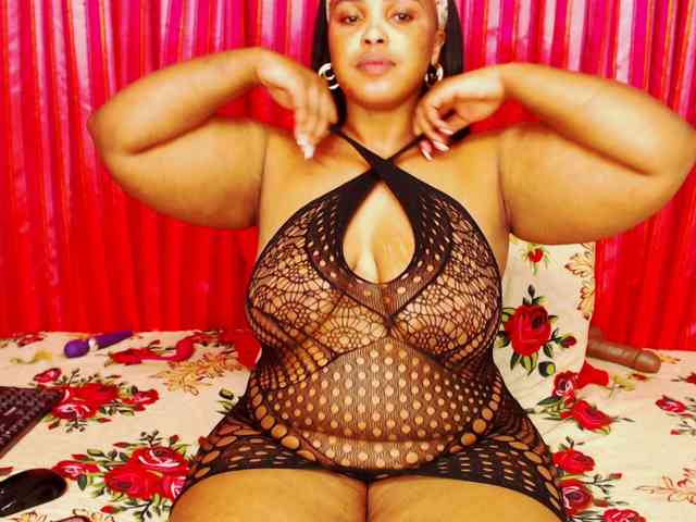 DivineBootyxxx webcam