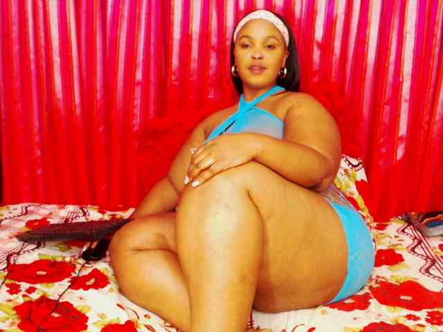 DivineBootyxxx webcam