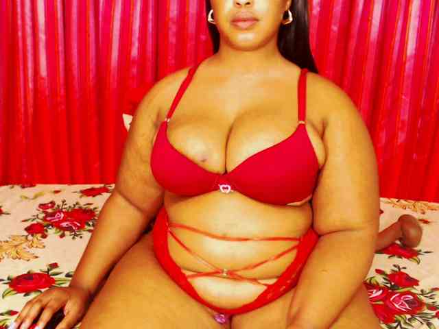 DivineBootyxxx webcam
