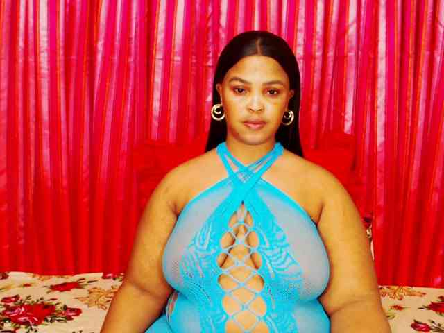 DivineBootyxxx webcam