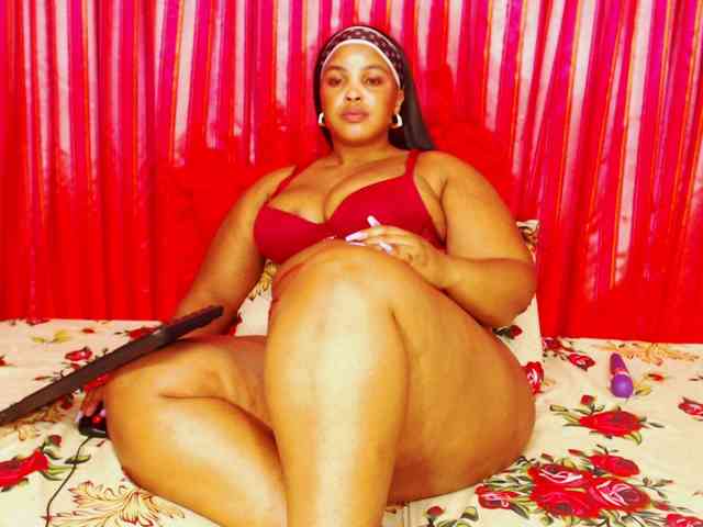 DivineBootyxxx webcam