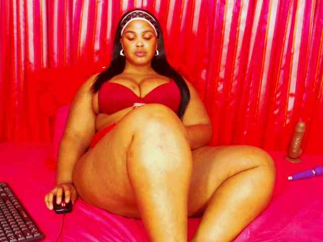 DivineBootyxxx webcam