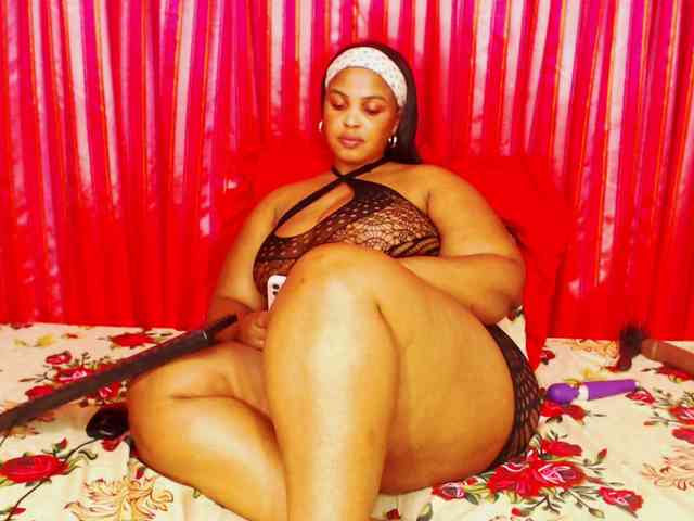 DivineBootyxxx webcam