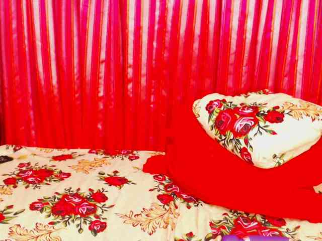 DivineBootyxxx webcam