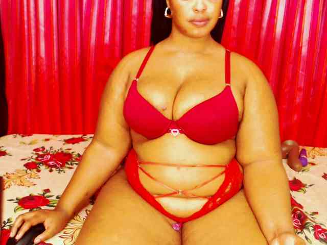 DivineBootyxxx webcam