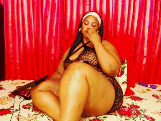 DivineBootyxxx webcam