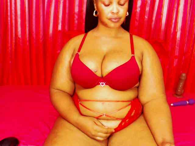 DivineBootyxxx webcam