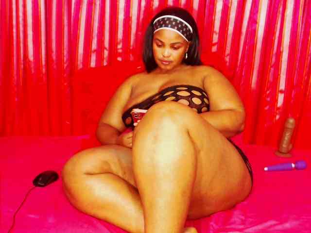 DivineBootyxxx webcam