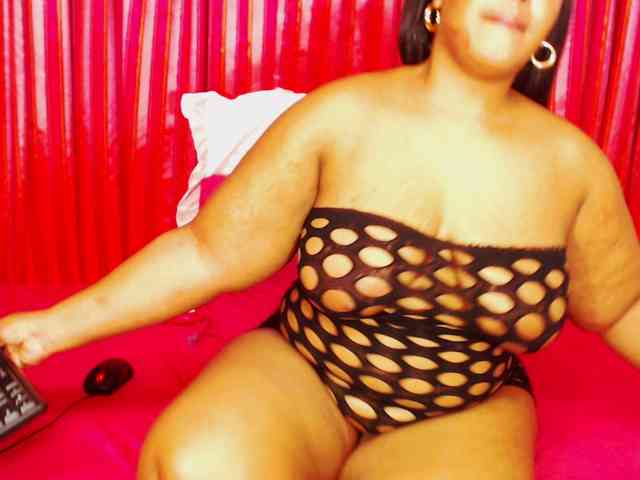 DivineBootyxxx webcam