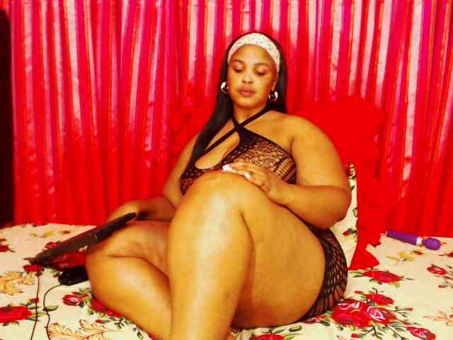 DivineBootyxxx webcam