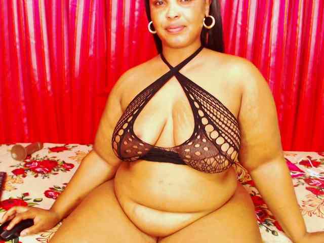 DivineBootyxxx webcam
