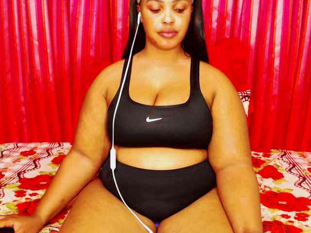 DivineBootyxxx webcam