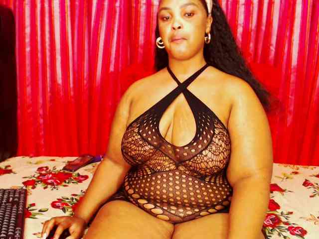 DivineBootyxxx webcam