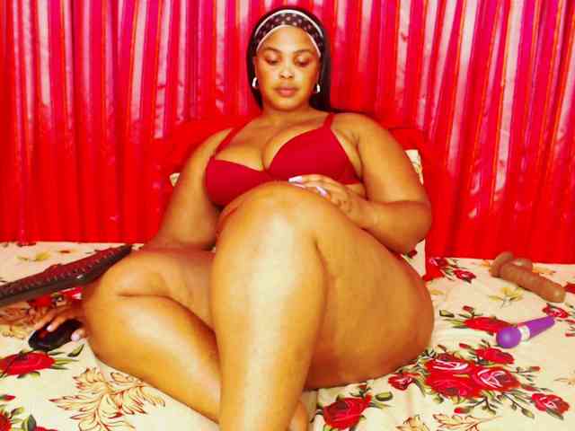 DivineBootyxxx webcam