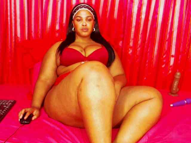 DivineBootyxxx webcam