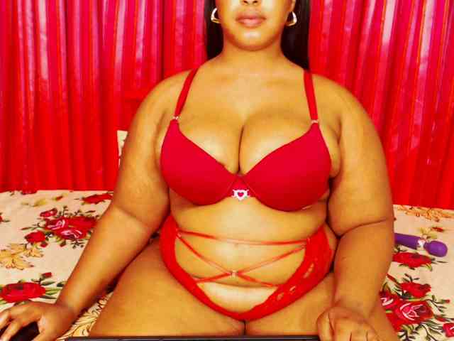 DivineBootyxxx webcam