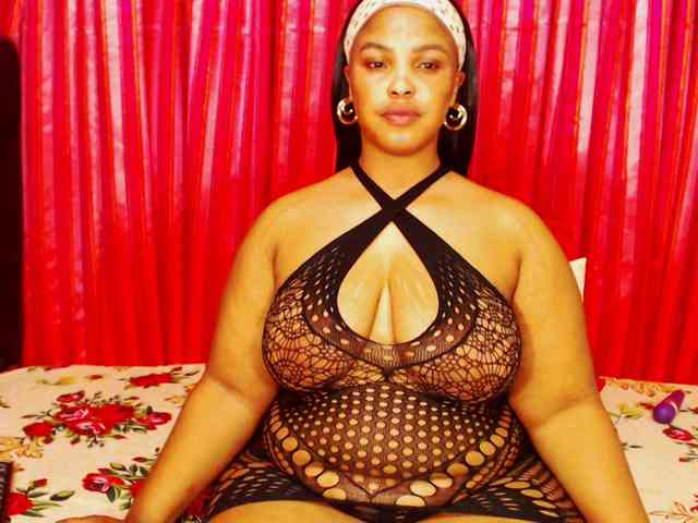 DivineBootyxxx webcam