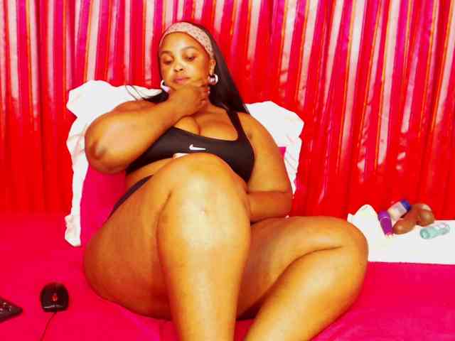 DivineBootyxxx webcam