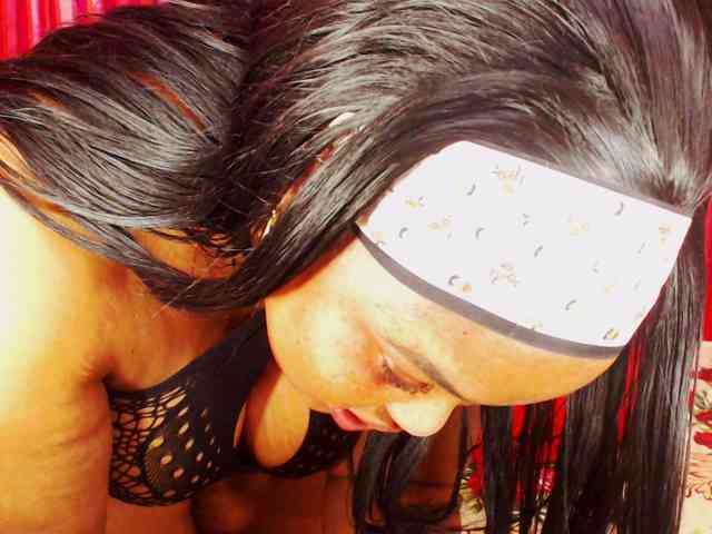 DivineBootyxxx webcam