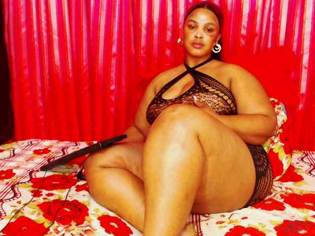 DivineBootyxxx webcam