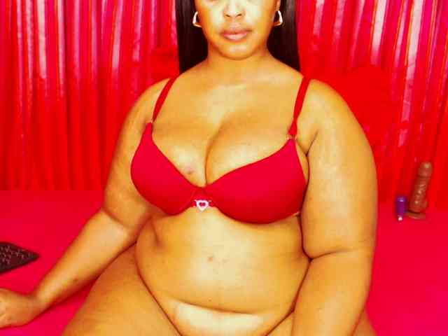 DivineBootyxxx webcam